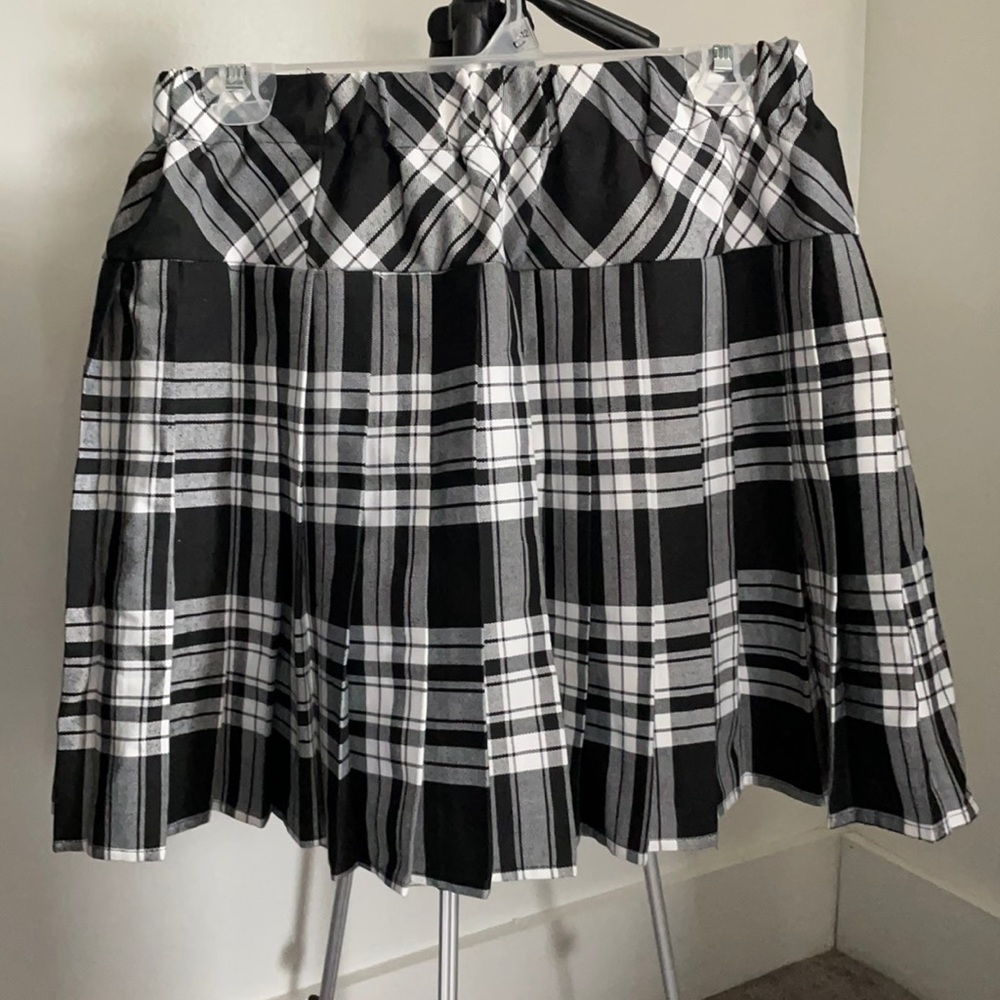 Black and white pleated skater skirt